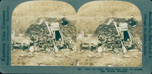 Stereo Foto Norwegen, Lappen in Trachten vor ihrem Haus