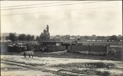 Ak Jagodina Serbien, Gesamtansicht, Bahnstrecke, Kirche