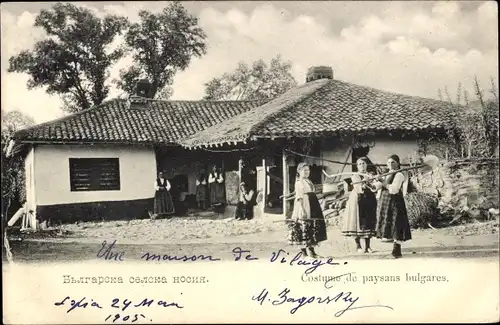 Ak Bulgarien, Junge Bäuerinnen in Tracht, Haus