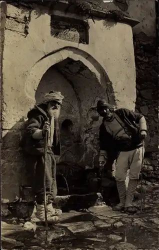 Foto Ak Mazedonisch Serbien, Männer in Trachten