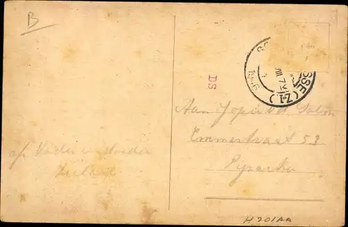 Künstler Ak Links, Karel L., Mädchen wäscht Wäsche, Puppe