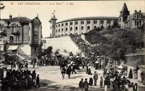 Ak Donostia San Sebastian Baskenland, A los Toros, Stierkampfarena, Warteschlange