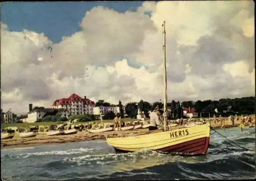 Ak Ostseebad Heringsdorf auf Usedom, Strand, Segelboot, Ruderboote