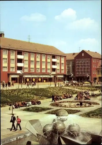 Ak Jena in Thüringen, Platz der Kosmonauten, Brunnen