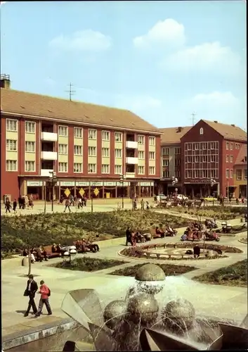 Ak Jena in Thüringen, Platz der Kosmonauten, Brunnen