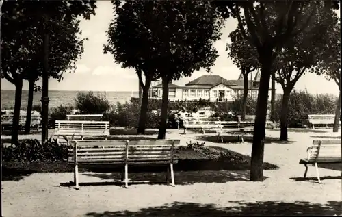 Ak Ostseebad Ahlbeck Heringsdorf auf Usedom, An der Promenade