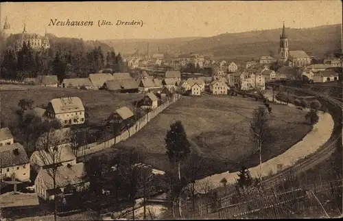 Ak Neuhausen im Erzgebirge, Ortsansicht, Kirchturm, Schloss