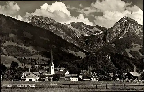 Ak Fischen im Allgäu Schwaben, Ortsansicht, Kirchturm, Gebirge