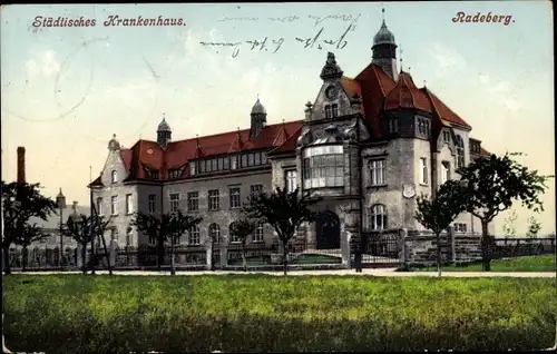 Ak Radeberg im Kreis Bautzen Sachsen, Blick auf das städtische Krankenhaus