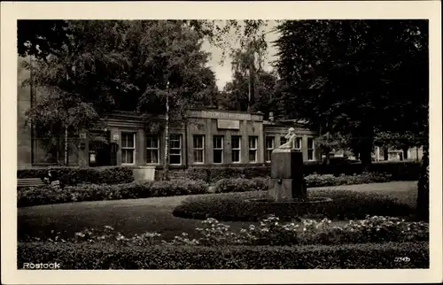 Ak Hansestadt Rostock, Parkpartie, Brunnen