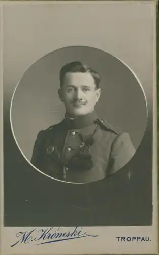 Kabinett Foto Opava Troppau Region Mährisch Schlesien, Soldat in Uniform, Portrait
