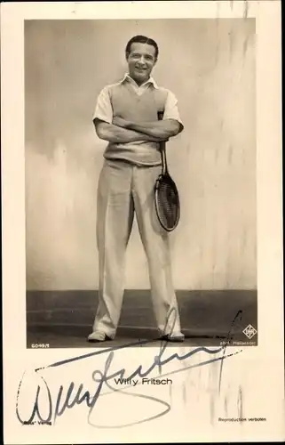 Ak Schauspieler Willy Fritsch, Standportrait, Tennisschläger, Autogramm