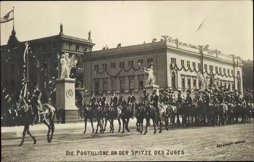 Ak Berlin Mitte, Die Postillione an der Spitze des Zuges, Unter den Linden