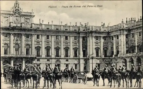 AK Madrid Spanien, Plaza de Armas vom Königspalast