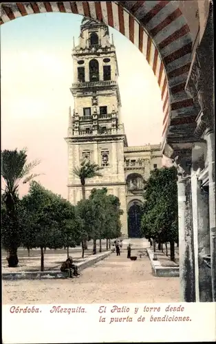 Ak Córdoba Andalusien Spanien, Mezquita, El Patio y torre desde la puerta de bendiciones