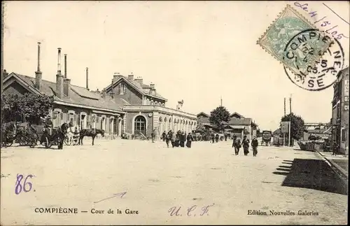 Ak Compiègne Oise, Bahnhofshof