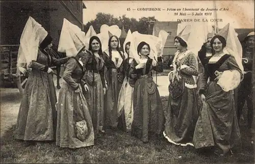 Ak Compiègne Oise, Feierlichkeiten zu Ehren von Jeanne d'Arc 1911, Hofdamen