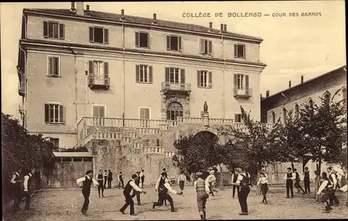 Ak Bollengo Piemonte, College, Cour des Grands