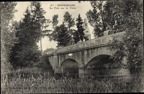 Ak Courcelles Aube, die Brücke über den Fluss