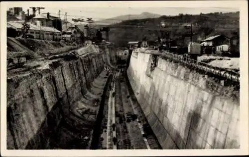 Ak Génissat Ain, Staudamm, Überlaufkanal