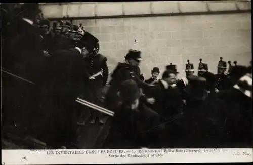 Ak Paris Palais Bourbon, La Resistance a Eglise Saint Pierre du Gros Caillou, Mantifestants arretes