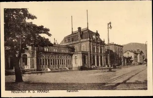 Ak Neustadt an der Haardt Neustadt an der Weinstraße, Bahnhof