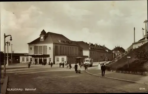 Ak Glauchau in Sachsen, Bahnhof, Bus