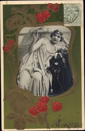 Jugendstil Präge Passepartout Ak Portrait einer Frau in historischem Kleid