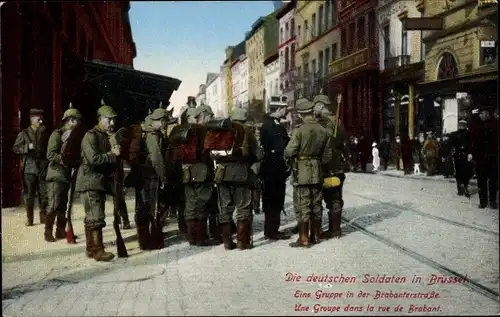 Ak Brüssel, Deutsche Soldaten in der Stadt, Gruppe in der Brabanter Straße