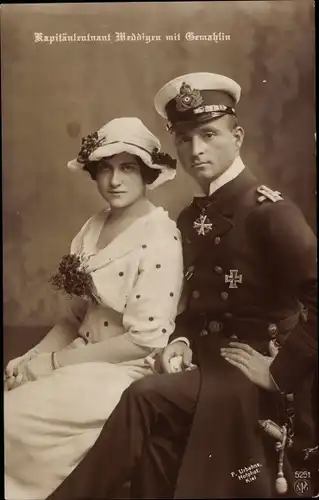 Ak Otto Weddigen, Marineoffizier, Kapitänleutnant, Portrait mit Gemahlin, SM U 9