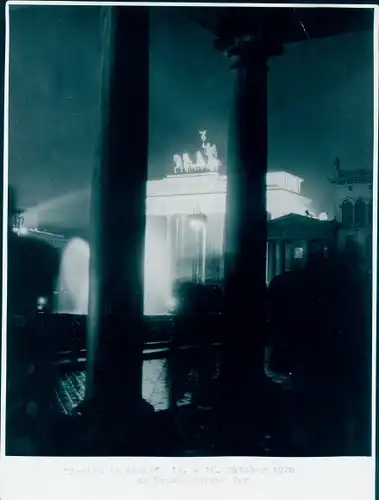 Foto Berlin Mitte, Brandenburger Tor bei Nacht, 1928