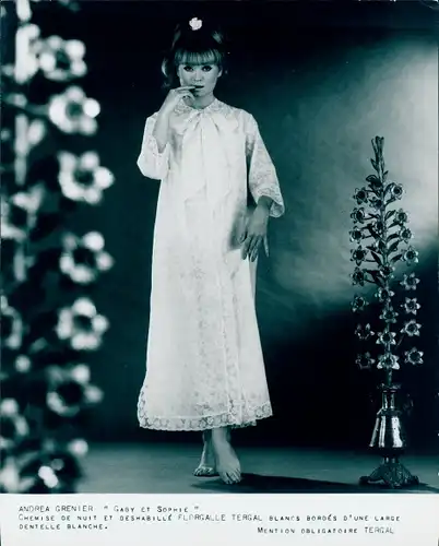 Foto Frau im Nachthemd, Andrea Grenier, Gady et Sophie, Reklame