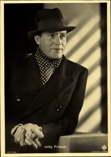 Ak Schauspieler Willy Fritsch, Portrait, Hut