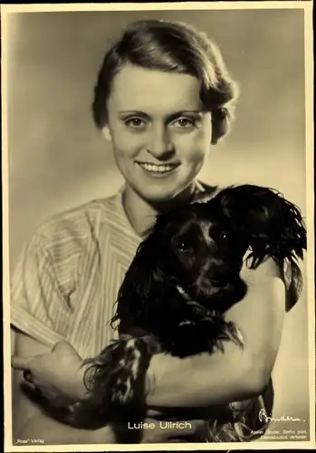 Ak Schauspielerin Luise Ullrich, Portrait mit Hund