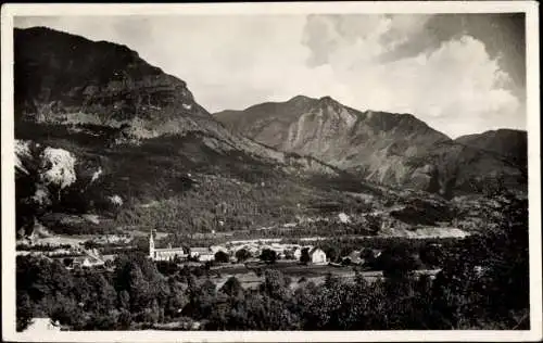 Ak Beauvezer Alpes de Haute Provence, Gesamtansicht, Die Frau in Windeln