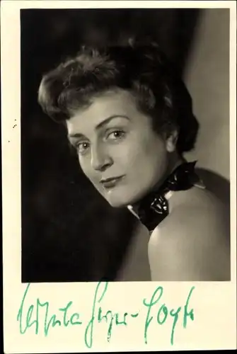 Foto Ak Ursula Gregor-Hoy..., Künstlerin, Portrait, Autogramm