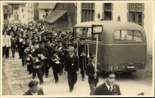 Foto Ak Häg Ehrsberg im Schwarzwald Baden, Festzug, Marschkapelle, Bus