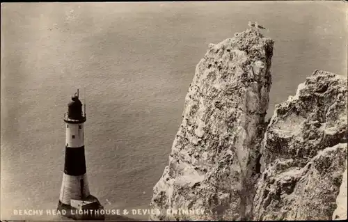 Ak Eastbourne East Sussex England, Leuchtturm Beachy Head, Devils Chimney