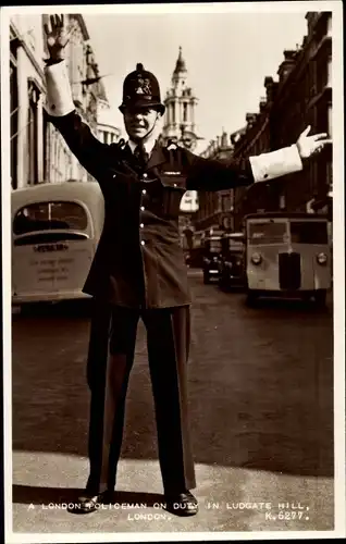 Ak London City, diensthabender Polizist in Ludgate Hill