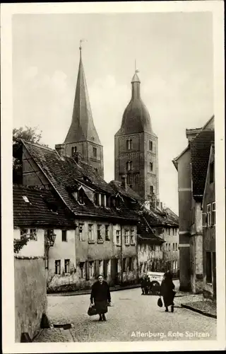 Ak Altenburg in Thüringen, Rote Spitzen, Kirchturm, Passanten