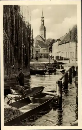 Ak Lübbenau im Spreewald, Blick zur Kirche, Kähne