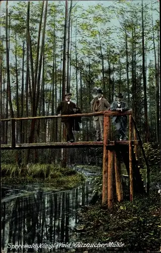 Ak Alt Zauche Wußwerk Spreewald, Altzaucher Mühle, Männer auf einer Brücke