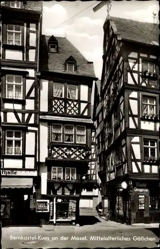 Ak Bernkastel Kues an der Mosel, Mittelalterliches Gässchen, Markt Drogerie