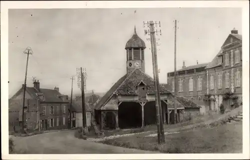 Ak Crillon Oise, La Halle