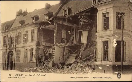 Ak Arras Pas de Calais, Rue de l'Arsenal