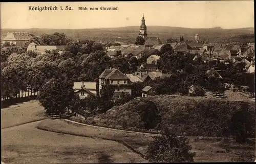 Ak Königsbrück in der Oberlausitz, Gesamtansicht vom Ehrenmal aus