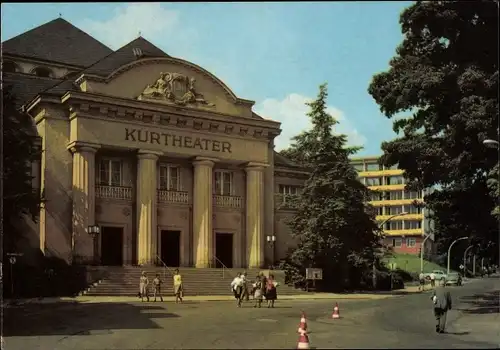 Ak Bad Elster im Vogtland, Staatsbad, Kurtheater mit Klinik-Sanatorium