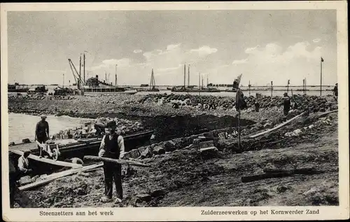 Ak Kornwerderzand Friesland Niederlande, Zuiderzeewerken, Steenzetters aan het werk