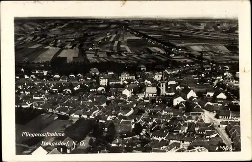 Ak Haugsdorf in Niederösterreich, Fliegeraufnahme, Panoramablick auf die Stadt