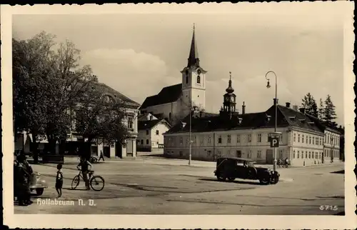 Ak Hollabrunn in Niederösterreich, Blick auf Stadt und Kirche, Autos